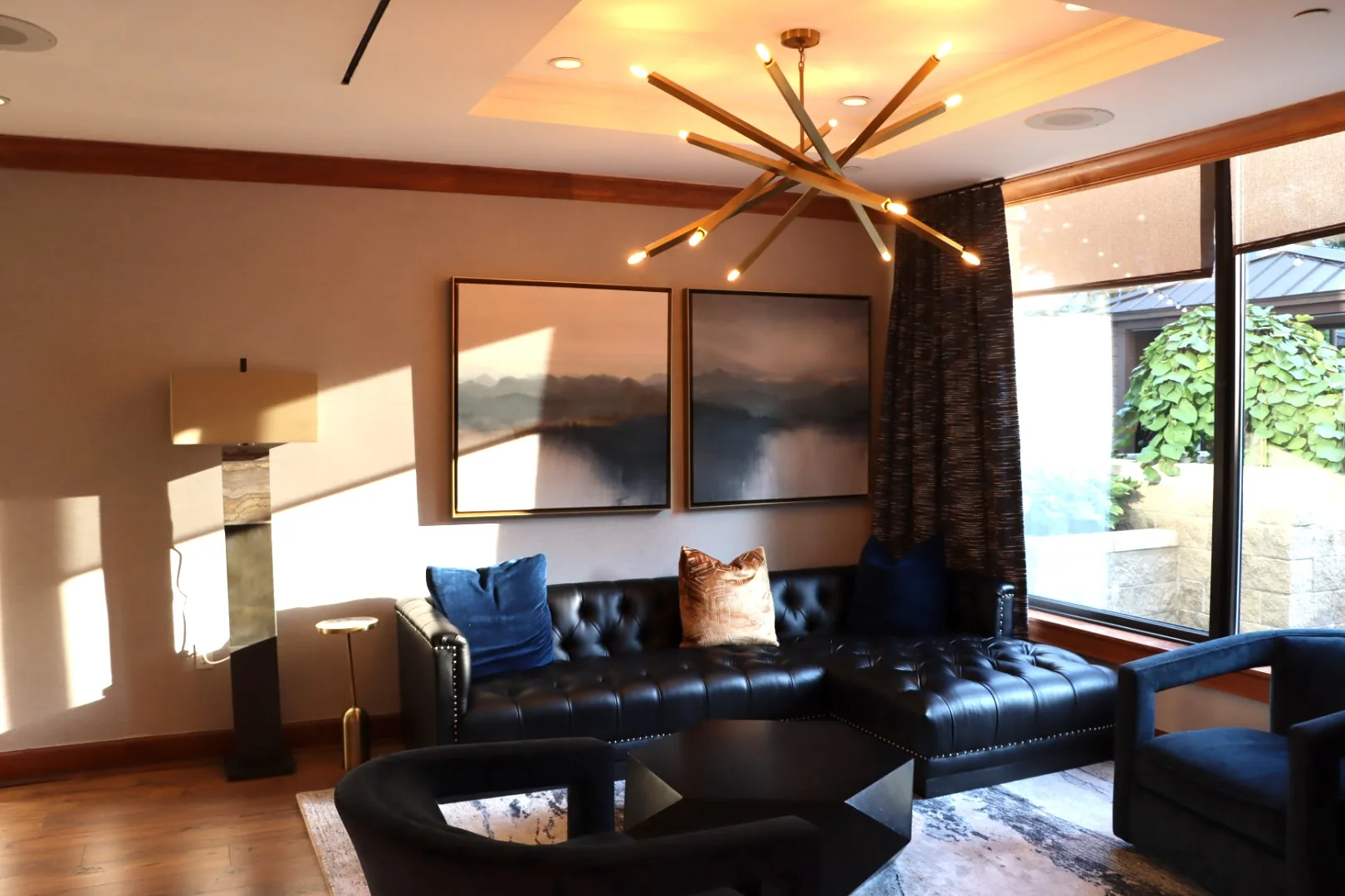 The Elan Lounge resident club and social salon