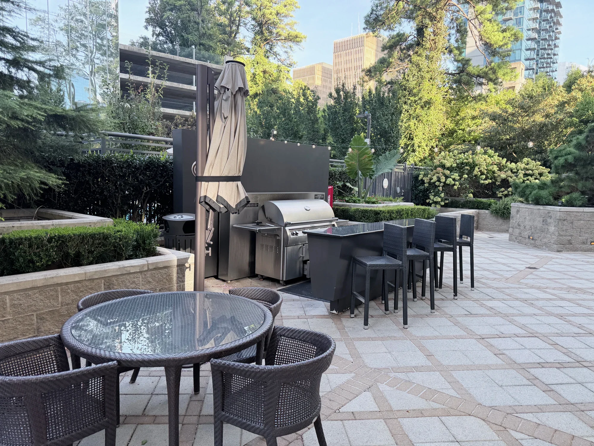 Stainless Steel Outdoor Summer Kitchen and Grills
