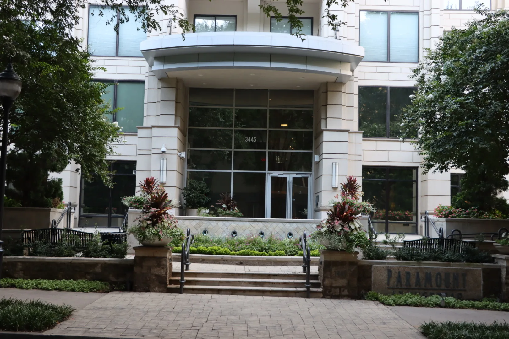 The arrival court and main entrance at 3445 Stratford Road